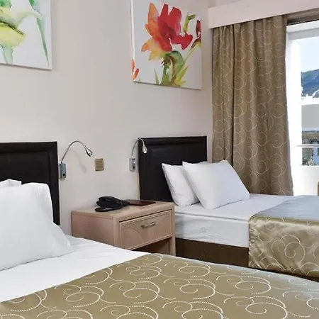 Kyrenia Scenes Otel Girne